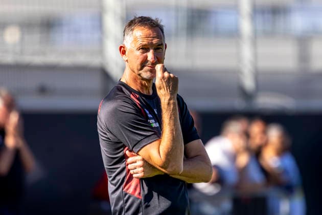Ingolstadt, Deutschland 29. September 2026: 3. Liga - 2026 2027 - FC Ingolstadt 04 - Training Im Bild: Trainer Achim Beierlorzer (FCI) nachdenklich auf dem Spielfeld. Trainingsgelände Audi Sportpark Bayern Copyright: xFotostandx xSchäferx