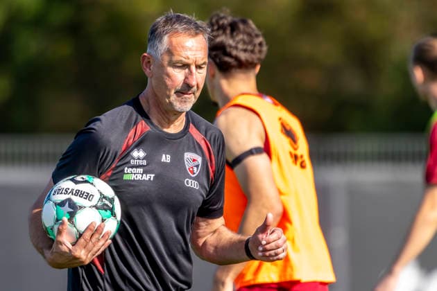 Ingolstadt, Deutschland 29. September 2026: 3. Liga - 2026 2027 - FC Ingolstadt 04 - Training Im Bild: Trainer Achim Beierlorzer (FCI) Trainingsgelände Audi Sportpark Bayern Copyright: xFotostandx xSchäferx