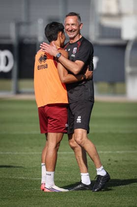 3. Liga - Saison 2026 27 - 1. Trainingseinheit mit Achim Beierlorzer - Cheftrainer Achim Beierlorzer (FCI) - Jongmin Seo (Nr.7 - FCI) - Foto: Meyer Jürgen 3. Liga - Saison 2026 27 - 1. Trainingseinheit mit Achim Beierlorzer