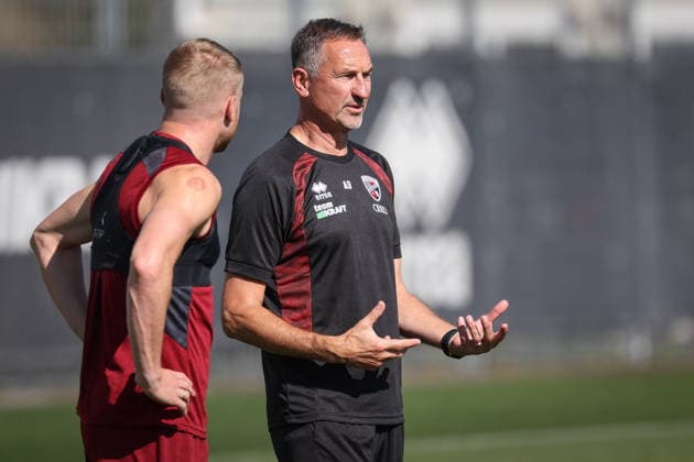 3. Liga - Saison 2026 27 - 1. Trainingseinheit mit Achim Beierlorzer - Cheftrainer Achim Beierlorzer (FCI) - Lars Lokotsch (Nr.13 - FCI) - Foto: Meyer Jürgen 3. Liga - Saison 2026 27 - 1. Trainingseinheit mit Achim Beierlorzer