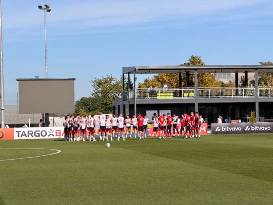 Bundestrainer Jürgen Klopp (Deutschland Germany) bei seiner Ansprache an die Mannschaft auf dem Trainingsplatz - Herzo Base 29.09.2026: Deutsche Nationalmannschaft Nations League Vorbereitung, Home Ground, HerzoBase, World of Adidas, Herzogenaurach