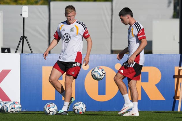 Jonathan Burkardt (Deutschland, Germany) mit Felix Keidel (Deutschland Germany) - Herzo Base 29.09.2026: Deutsche Nationalmannschaft Nations League Vorbereitung, Home Ground, HerzoBase, World of Adidas, Herzogenaurach