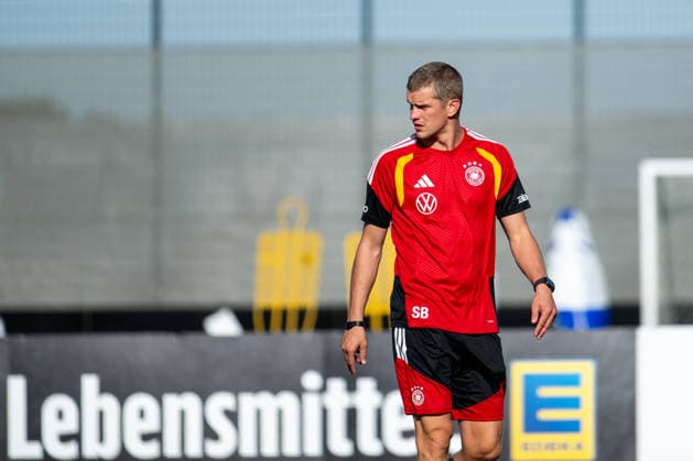 29.09.2026, GER, Fussball, Herren, UEFA Nations League, Training, DFB Nationalmannschaft Deutschland Sven Bender ( Deutschland, Co-Trainer ) Herzogenaurach Adidas Basecamp Halftime Bayern Deutschland Copyright: xNordphoto Memmlerx