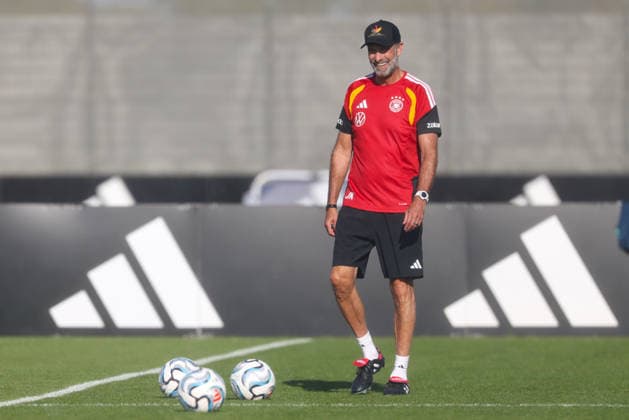 Juergen Klopp (Deutschland, Bundestrainer), lacht, GER, Deutschland Nationalmannschaft, Training, Fussball, UEFA Nations League, Saison 2026 2027, 29.09.2026, GER, Deutschland Nationalmannschaft, Training, Fussball, UEFA Nations League, Saison 2026 2027, 29.09.2026 Herzogenaurach Copyright: xEibner-Pressefoto JennixMaulx EP_JML