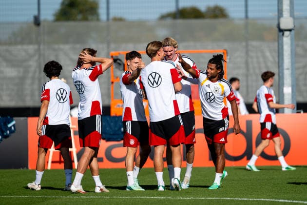 29.09.2026, GER, Fussball, Herren, UEFA Nations League, Training, DFB Nationalmannschaft Deutschland Florian Wirtz ( Deutschland ), Finn Jeltsch ( Deutschland ), Nick Woltemade ( Deutschland ), Serge Gnabry ( Deutschland ) Herzogenaurach Adidas Basecamp Halftime Bayern Deutschland Copyright: xNordphoto Memmlerx