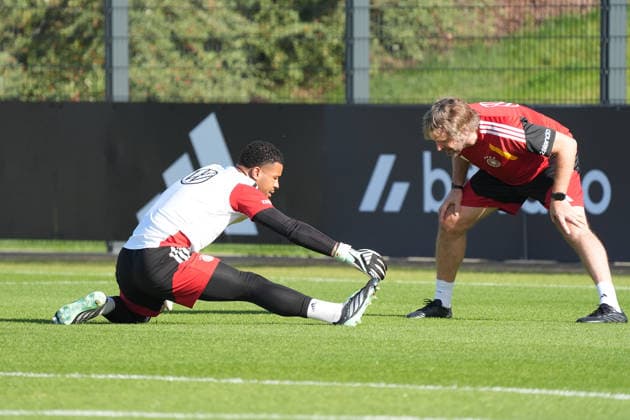 Torwart Noah Atubolu (Deutschland Germany) mit Torwarttrainer Stefan Wessels (Deutschland Germany) - Herzo Base 29.09.2026: Deutsche Nationalmannschaft Nations League Vorbereitung, Home Ground, HerzoBase, World of Adidas, Herzogenaurach