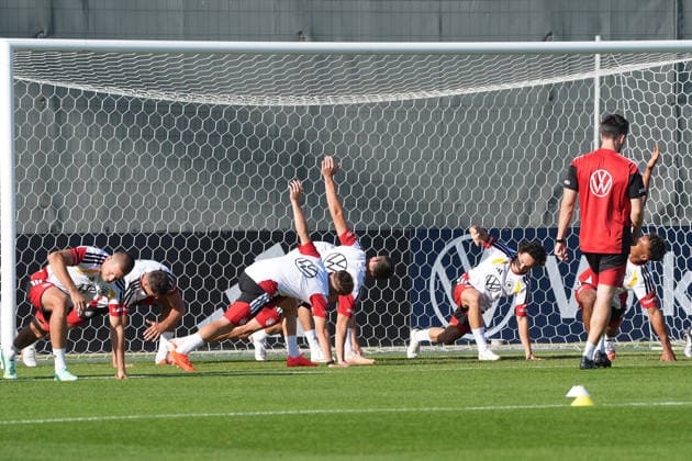 Deutsche Mannschaft macht sich warm - Herzo Base 29.09.2026: Deutsche Nationalmannschaft Nations League Vorbereitung, Home Ground, HerzoBase, World of Adidas, Herzogenaurach