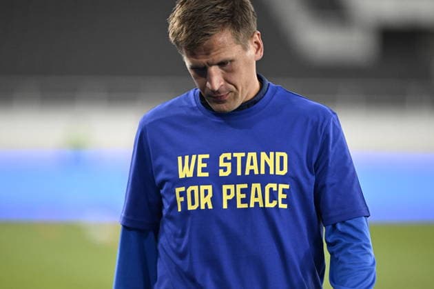 LKS 20260929 Robin Lod of Team Finland wears a jersey with the message We stand for peace ahead of the UEFA Nations League Group C1 football match between Finland and Belarus in Helsinki, Finland, on September 29, 2026. Despite Belarus s support for Russia during its full-scale war in Ukraine, its national team, Nationalteam is still allowed to compete internationally under certain conditions. The decision to host the match in Finland has drawn criticism from Ukraine’s ambassador and embassy. - RONI REKOMAA Helsinki Finland 0iH4h224XP4  Copyright: xRonixRekomaax 0iH4h224XP4