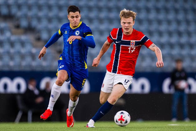 260929 Emin Kujovic of Bosnia-Herzegovina and Runar Norheim of Norway during the UEFA European Under-21 Qualifier football match between Norway and Bosnia-Herzegovina on September 29, 2026 in Stavanger. Photo: Marius Simensen BILDBYRAN COP 238 bbeng bosnia bosnia-hercegovina em kvalifisering football fotball fotboll norge norway soccer U21, U 21 UEFA EURO, EM, Europameisterschaft,Fussball under-21 qualifiers Copyright: MARIUSxSIMENSEN BB260929BB334