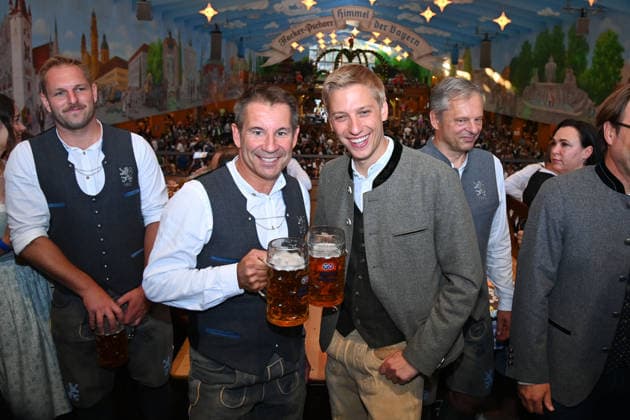 Praesident Gernot MANG (1860), Oberbuergermeister Dominik KRAUSE. Traditioneller Wiesn Besich des TSV 1860 Muenche, Mannschaft Hacker Pschorr Zelt. 191. Oktoberfest vom 19.09.-04.10.2026 auf der Theresienwiese in Muenchen.