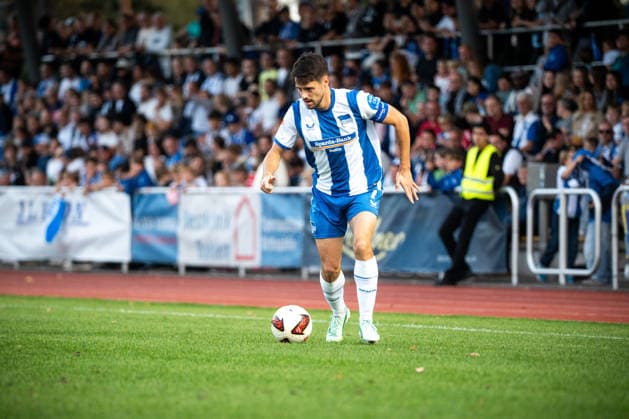 Testspiel: Hertha BSC vs. Hertha 03 Zehlendorf; Berlin, 29.09.2026 Testspiel: Josip BREKALO (Hertha BSC 7) am Ball während dem Spiel Hertha BSC vs. Hertha 03 Zehlendorf im Ernst-Reuter-Sportfeld am September 29, 2026 in Berlin, Deutschland. Copyright: xBEAUTIFULxSPORTS Kuehnx