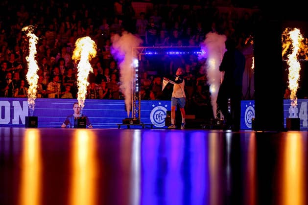 29.09.2026, Handball, EL, VfL Gummersbach - PGE Wybrzeza Gdansk Danzig, 1.Spieltag EHF European League, Saison 2026 27 Herren, Schwalbe-Arena: Einlaufshow mit Pyrotechnik Feuer Feuershow Nordrhein-Westfalen Deutschland
