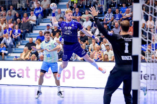 29.09.2026, Handball, EL, VfL Gummersbach - PGE Wybrzeza Gdansk Danzig, 1.Spieltag EHF European League, Saison 2026 27 Herren, Schwalbe-Arena: Tomasz Gebala (PGE 48) wirft den Ball auf das Tor von Ignacio Biosca (VfL Gummersbach 01) Nordrhein-Westfalen Deutschland