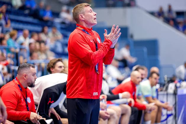 29.09.2026, Handball, EL, VfL Gummersbach - PGE Wybrzeza Gdansk Danzig, 1.Spieltag EHF European League, Saison 2026 27 Herren, Schwalbe-Arena: Cheftrainer Gudjon Valur Sigurdsson (VfL Gummersbach hc) gestikulierend am Spielfeldrand Nordrhein-Westfalen Deutschland