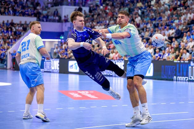 29.09.2026, Handball, EL, VfL Gummersbach - PGE Wybrzeza Gdansk Danzig, 1.Spieltag EHF European League, Saison 2026 27 Herren, Schwalbe-Arena: Oskar Czertowicz (PGE 19) wirft den Ball auf das Tor gegen Kristjan Horzen (VfL Gummersbach 27) Stepan Zeman (VfL Gummersbach 66) Nordrhein-Westfalen Deutschland