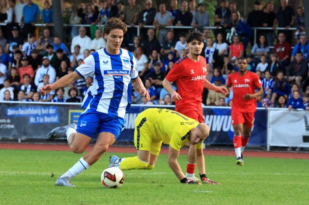 29.09.2026, DEU GER, Fussball , Testspiel, 2.Fussballbundesliga , Spieltag, Saison 2026 2027, Berliner Ernst-Reuter-Stadion, Hertha03 Zehlendorf vs. Hertha BSC 0:1 durch Liam Brenn ( Hertha 03 1 ), Soufian Gouram ( Hertha BSC Berlin 33 ) 2. Liga: DFB DFL regulations prohibit any use of photographs as image sequences and or quasi-video) nordphoto GmbH Engler Berlin Ernst-Reuter-Stadion Berlin Deutschland Copyright: xNordphotox xEnglerx