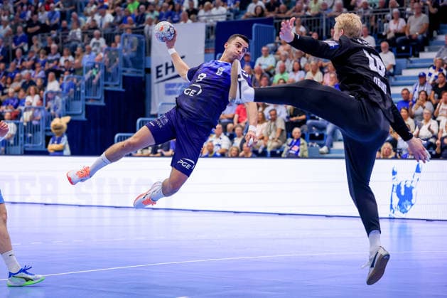 29.09.2026, Handball, EL, VfL Gummersbach - PGE Wybrzeza Gdansk Danzig, 1.Spieltag EHF European League, Saison 2026 27 Herren, Schwalbe-Arena: Rafal Stepien (PGE 09) wirft den Ball auf das Tor von Bertram Obling (VfL Gummersbach 16) Nordrhein-Westfalen Deutschland