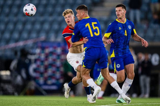 260929 Sindre Walle Egeli of Norway and Haris Berbic of Bosnia-Herzegovina during the UEFA European Under-21 Qualifier football match between Norway and Bosnia-Herzegovina on September 29, 2026 in Stavanger. Photo: Marius Simensen BILDBYRAN COP 238 bbeng bosnia bosnia-hercegovina em kvalifisering football fotball fotboll norge norway soccer U21, U 21 UEFA EURO, EM, Europameisterschaft,Fussball under-21 qualifiers Copyright: MARIUSxSIMENSEN BB260929BB388