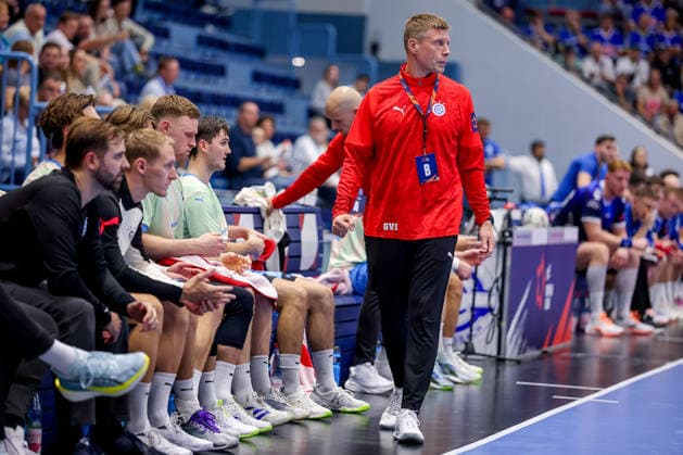 29.09.2026, Handball, EL, VfL Gummersbach - PGE Wybrzeza Gdansk Danzig, 1.Spieltag EHF European League, Saison 2026 27 Herren, Schwalbe-Arena: Cheftrainer Gudjon Valur Sigurdsson (VfL Gummersbach hc) gestikulierend am Spielfeldrand Nordrhein-Westfalen Deutschland