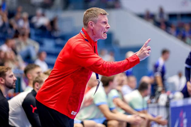 29.09.2026, Handball, EL, VfL Gummersbach - PGE Wybrzeza Gdansk Danzig, 1.Spieltag EHF European League, Saison 2026 27 Herren, Schwalbe-Arena: Cheftrainer Gudjon Valur Sigurdsson (VfL Gummersbach hc) gestikulierend am Spielfeldrand Nordrhein-Westfalen Deutschland