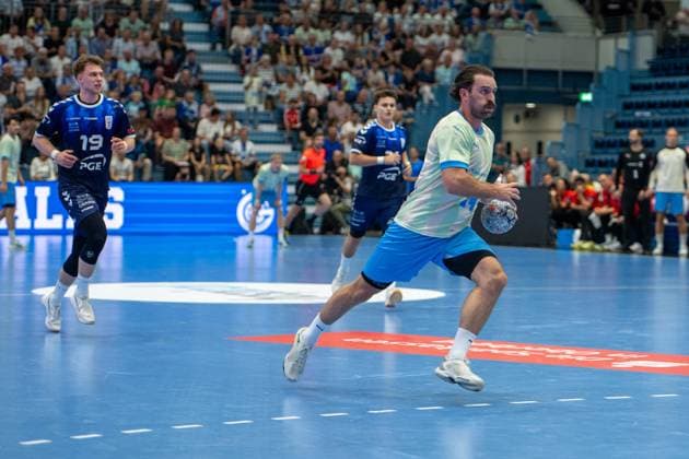 Teitur Oern Einarsson bei einem erfolgreichem Konter, Rueckraum, (VfL Gummersbach 14),, VfL Gummersbach vs. PGE Wybrzeze Gdansk, EHF European League, Herren , 1. Spieltag, Saison 2026 2027, 29.09.2026 Gummersbach NRW Deutschland