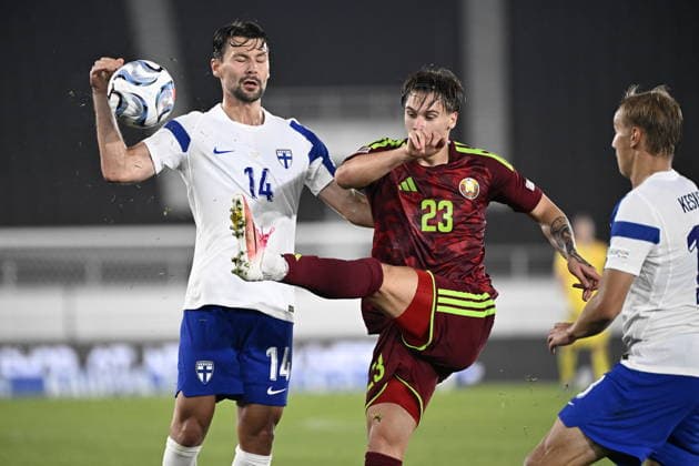 LKS 20260929 Kaan Kairinen (L) of Finland vies the ball with Trofim Melnichenko of Belarus during the UEFA Nations League League C Group C1 football match between Finland and Belarus in Helsinki, Finland, on September 29, 2026. - RONI REKOMAA Helsinki Finland EHL-ouQQo-4  Copyright: xRonixRekomaax EHL-ouQQo-4