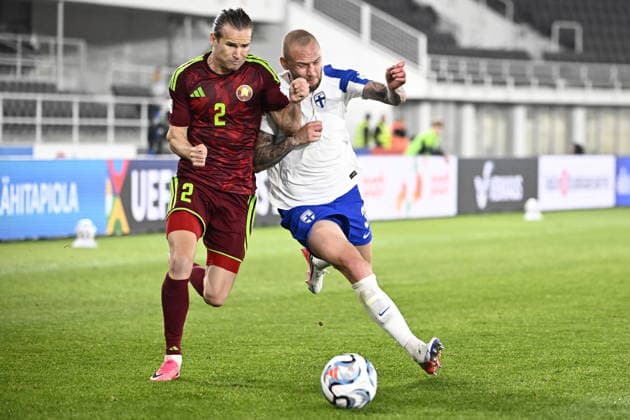 LKS 20260929 Kirill Pechenin of Belarus and Adam Stahl (R) of Finland fight for the ball during the UEFA Nations League League C Group C1 football match between Finland and Belarus in Helsinki, Finland, on September 29, 2026. - RONI REKOMAA Helsinki Finland zkEslTKO8Pc  Copyright: xRonixRekomaax zkEslTKO8Pc