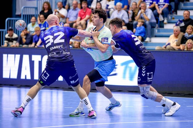 29.09.2026, Handball, EL, VfL Gummersbach - PGE Wybrzeza Gdansk Danzig, 1.Spieltag EHF European League, Saison 2026 27 Herren, Schwalbe-Arena: Nikola Roganovic (VfL Gummersbach 23) im Zweikampf gegen Nejc Zmavc (PGE 32) Wiktor Tomczak (PGE 30) Nordrhein-Westfalen Deutschland