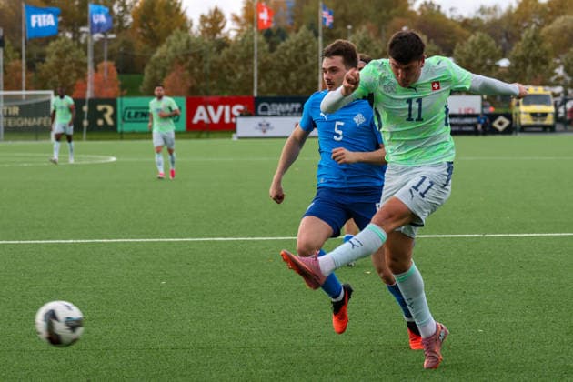 Fussball: Europa: UEFA U21, U 21 Europameisterschaft 2027 - Qualifikation, Gruppe C, 29.09.2026, 15:00 Uhr - Island U21 vs. Schweiz U21 - Throttarvöllur (Reykjavik, Island); Hlynur Freyr Karlsson (Island U21) Alessio Besio (Schweiz U21) Reykjavik Throttarvöllur Reykjavik Island Copyright: xAmiirxAmedjouax