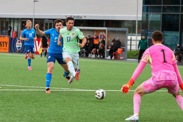 Fussball: Europa: UEFA U21, U 21 Europameisterschaft 2027 - Qualifikation, Gruppe C, 29.09.2026, 15:00 Uhr - Island U21 vs. Schweiz U21 - Throttarvöllur (Reykjavik, Island); Lukas Petersson (Tor, Island U21) Daniel Gudjohnsen (Island U21) isl17 Reykjavik Throttarvöllur Reykjavik Island Copyright: xAmiirxAmedjouax