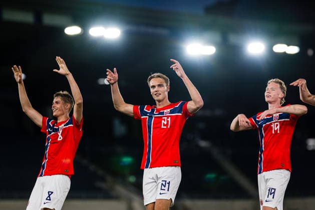 260929 Jens Hjerto-Dahl, Leander Alvheim and Vetle Auklend of Norway celebrates after the UEFA European Under-21 Qualifier football match between Norway and Bosnia-Herzegovina on September 29, 2026 in Stavanger. Photo: Marius Simensen BILDBYRAN COP 238 bbeng bosnia bosnia-hercegovina em kvalifisering football fotball fotboll norge norway soccer U21, U 21 UEFA EURO, EM, Europameisterschaft,Fussball under-21 qualifiers Copyright: MARIUSxSIMENSEN BB260929BB546