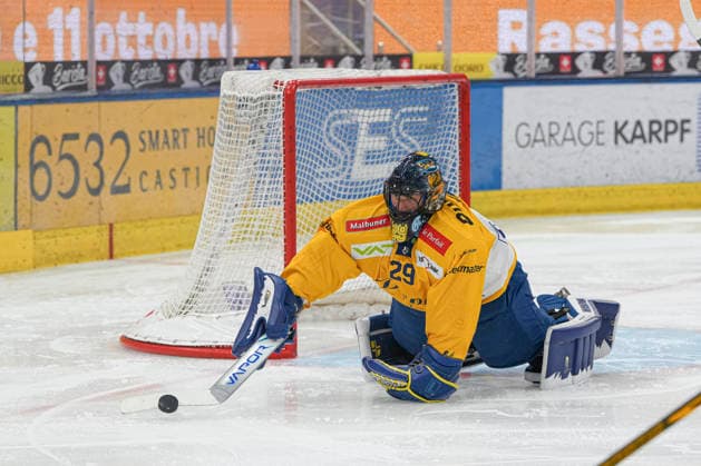 29 09 2026, Quinto, Gottardo Arena, NL: HC AmbrÃ¬-Piotta v HC Davos: 29 goalkeeper Sandro Aeschlimann (Davos) Quinto Gottardo Arena Ticino Switzerland Copyright: xJustPictures.ch JarixPestelaccix jp-en-JaPe-JP6_JAr_NL_HCAP_HCD_29Sep2026_000005