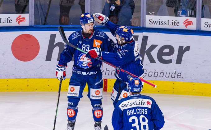 Ice hockey, Eishockey National League Regular Season - ZSC Lions vs EHC Bie Zurich, Switzerland, 29th Sept 2026: 5th minute 83 Juho Lammikko (ZSC Lions) scores to make it 2-0. 14 Chris Baltisberger and 38 Rudolf Balcers (both ZSC Lions) celebrate with the goal scorer. Copyright: xAndreasxHaasx