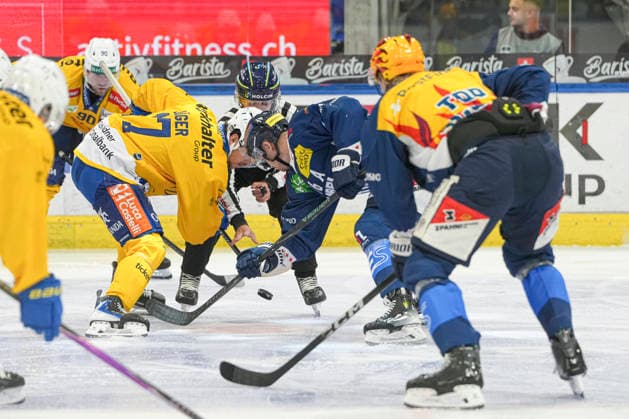29 09 2026, Quinto, Gottardo Arena, NL: HC AmbrÃ¬-Piotta v HC Davos: 17 Ken Jager (Davos) against 76 Nathan Schnarr (Ambri) Quinto Gottardo Arena Ticino Switzerland Copyright: xJustPictures.ch JarixPestelaccix jp-en-JaPe-JP6_JAr_NL_HCAP_HCD_29Sep2026_000008