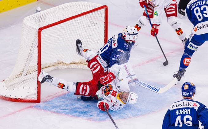 Ice hockey, Eishockey National League Regular Season - ZSC Lions vs EHC Bie Zurich, Switzerland, 29th Sept 2026: 16 Fabio Hofer (Biel) flies into goalkeeper 30 Simon Hrubec (ZSC Lions). Copyright: xAndreasxHaasx