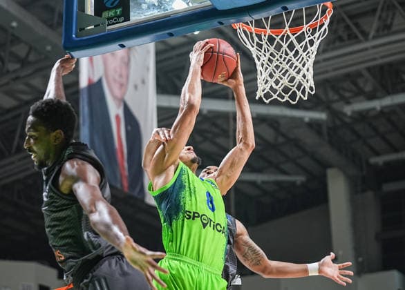 TOFAS v Niners Chemnitz - BKT EuroCup BURSA, TURKIYE - SEPTEMBER 29: Jones (L) of TOFAS vies with King (R) of Niners Chemnitz during the BKT EuroCup Week Group C opening match between TOFAS and Niners Chemnitz in Bursa, Turkiye, on September 29, 2026. Sergen Sezgin Anadolu Bursa Turkey. Editorial use only. Please get in touch for any other usage.  Copyright: x2026xAnadoluxSergenxSezginx