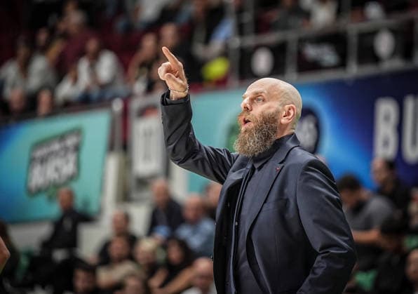 TOFAS v Niners Chemnitz - BKT EuroCup BURSA, TURKIYE - SEPTEMBER 29: TOFAS head coach Massimo Cancellieri leads his team during the BKT EuroCup Week Group C opening match between TOFAS and Niners Chemnitz in Bursa, Turkiye, on September 29, 2026. Sergen Sezgin Anadolu Bursa Turkey. Editorial use only. Please get in touch for any other usage.  Copyright: x2026xAnadoluxSergenxSezginx