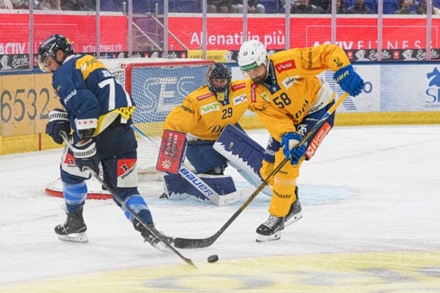 29 09 2026, Quinto, Gottardo Arena, NL: HC AmbrÃ¬-Piotta v HC Davos: 58 Frederic Allard (Davos) against 77 Michael Joly (Ambri) Quinto Gottardo Arena Ticino Switzerland Copyright: xJustPictures.ch JarixPestelaccix jp-en-JaPe-JP6_JAr_NL_HCAP_HCD_29Sep2026_000016