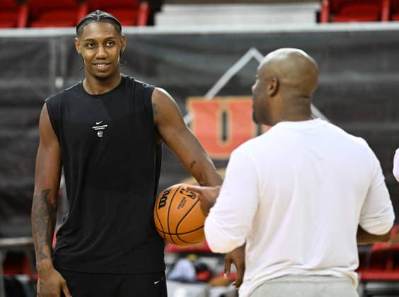 September 29, 2026, Quebec, Qc, Canada: Toronto Raptors Kawhi Leonard listens to assistant coach Jeremy Castleberry during basketball training camp action in Quebec City, Tuesday, Sept. 29, 2026 Canada News - September 29, 2026  - ZUMAc35_ 20260929_zaf_c35_064 Copyright: xJacquesxBoissinotx