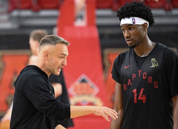 September 29, 2026, Quebec, Qc, Canada: Toronto Raptors head coach Darko Rajakovic speaks with player JaöÄÃ Kobe Walter during basketball training camp action in Quebec City, Tuesday, Sept. 29, 2026 Canada News - September 29, 2026  - ZUMAc35_ 20260929_zaf_c35_066 Copyright: xJacquesxBoissinotx