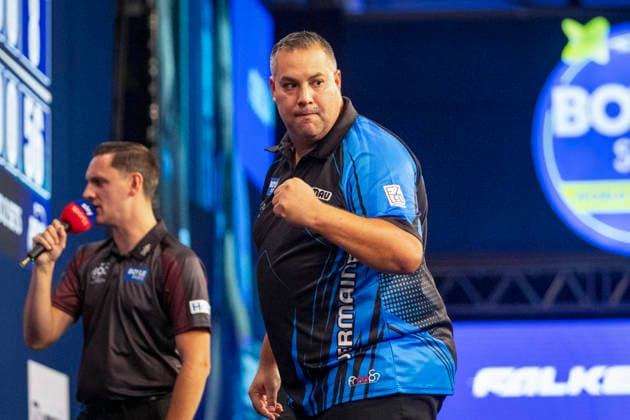 2026 BOYLE Sports World Grand Prix Jermaine Wattimena celebrates gestures during the 2026 Boyle Sports World Grand Prix at Mattioli Arena, Leicester, United Kingdom on 29 September 2026 Credit: James Hibbert Every Second Media Editorial use only. All images are copyright Every Second Media Limited. No images may be reproduced without prior permission. Copyright: xIMAGO EveryxSecondxMediax ESM-2193-0001 JamesxHibbertx xEveryxSecondxMediax