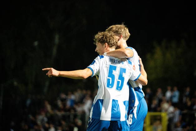 Testspiel: Hertha BSC vs. Hertha 03 Zehlendorf; Berlin, 29.09.2026 Testspiel: Niklas HILDEBRANDT (Hertha BSC 26) und Pino WILL (Hertha BSC 55) Jubeln über Tor, während dem Spiel Hertha BSC vs. Hertha 03 Zehlendorf im Ernst-Reuter-Sportfeld am September 29, 2026 in Berlin, Deutschland. Copyright: xBEAUTIFULxSPORTS Kuehnx