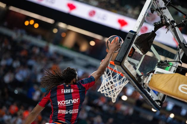 EuroLeague Round 2 match between Valencia Basket and of Kosner Baskonia Vitoria Gasteiz Kenneth Faried of Kosner Baskonia Vitoria Gasteiz warms up during the EuroLeague Round 2 match between Valencia Basket and of Kosner Baskonia Vitoria Gasteiz at Roig Arena , (Valencia ) on September 29, 2025. Copyright: xVicentexVidalxFernandezx