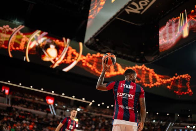 EuroLeague Round 2 match between Valencia Basket and of Kosner Baskonia Vitoria Gasteiz D.J. Stewart of Kosner Baskonia Vitoria Gasteiz warm up during the EuroLeague Round 2 match between Valencia Basket and of Kosner Baskonia Vitoria Gasteiz at Roig Arena , (Valencia ) on September 29, 2025. Copyright: xVicentexVidalxFernandezx