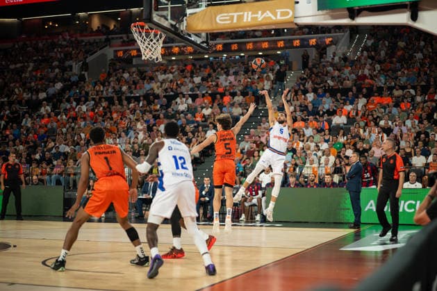 EuroLeague Round 2 match between Valencia Basket and of Kosner Baskonia Vitoria Gasteiz Chris Duarte of Kosner Baskonia Vitoria Gasteiz lines up a free-throw shot seen during the EuroLeague Round 2 match between Valencia Basket and of Kosner Baskonia Vitoria Gasteiz at Roig Arena , (Valencia ) on September 29, 2025. Copyright: xVicentexVidalxFernandezx