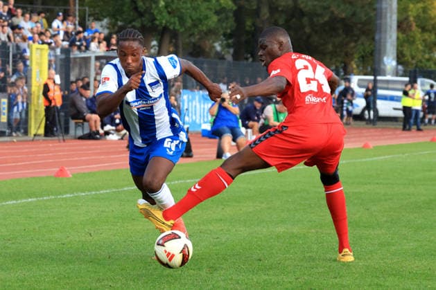 29.09.2026, DEU GER, Fussball , Testspiel, 2.Fussballbundesliga , Spieltag, Saison 2026 2027, Berliner Ernst-Reuter-Stadion, Hertha03 Zehlendorf vs. Hertha BSC Saheed Mustapha ( Hertha 03 24 ), Jelani Ndi ( Hertha BSC Berlin 28 ) 2. Liga: DFB DFL regulations prohibit any use of photographs as image sequences and or quasi-video) nordphoto GmbH Engler Berlin Ernst-Reuter-Stadion Berlin Deutschland Copyright: xNordphotox xEnglerx