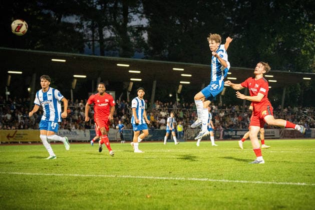 Testspiel: Hertha BSC vs. Hertha 03 Zehlendorf; Berlin, 29.09.2026 Testspiel: Pino WILL (Hertha BSC 55) mit dem Führungstreffer (2:1) durch einen Kopfball, während dem Spiel Hertha BSC vs. Hertha 03 Zehlendorf im Ernst-Reuter-Sportfeld am September 29, 2026 in Berlin, Deutschland. Copyright: xBEAUTIFULxSPORTS Kuehnx