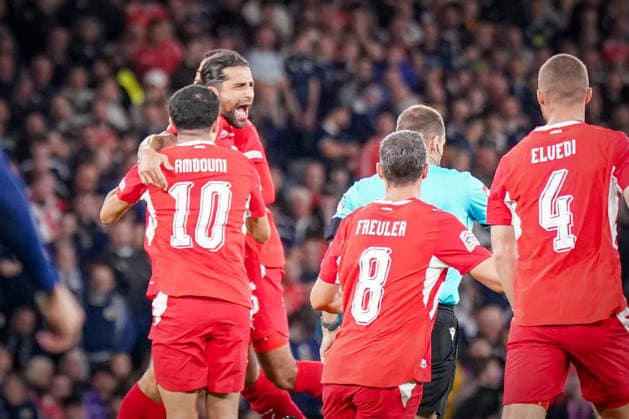 Fussball UEFA Nations League 2026 - 2027, 2. Spieltag - Schottland vs Schweiz - Hampden Park (Glasgow): Tor und Torjubel zum 0:1 durch Ricardo Rodriguez (Schweiz, 13) Freude, Emotionen, Jubel Copyright: xJOERANxSTEINSIEKx