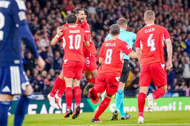 Fussball UEFA Nations League 2026 - 2027, 2. Spieltag - Schottland vs Schweiz - Hampden Park (Glasgow): Tor und Torjubel zum 0:1 durch Ricardo Rodriguez (Schweiz, 13) Freude, Emotionen, Jubel Copyright: xJOERANxSTEINSIEKx