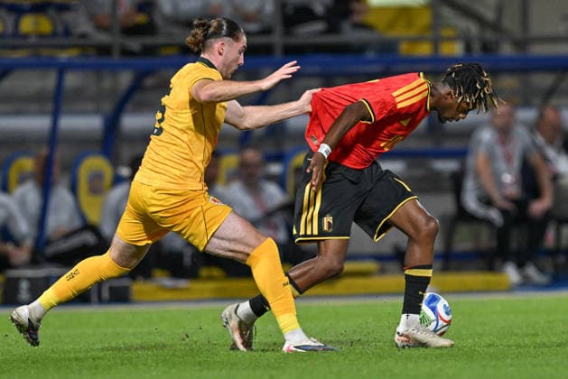 260924 Belgium U21, U 21 vs Wales U21 Archie Harris (5) of Wales fighting for the ball with Samuel Mbangula (10) of Belgium during a soccer game between the Under 21 national teams of Belgium and Wales on matchday 11 in group I in the qualifying of the UEFA Under 21 Championship , on Tuesday 29 September 2026 in Westerlo , Belgium .(Photo by David Catry Isosport) Westerlo Belgium  Copyright: xDavidxCatryx 20260929DC2_5543
